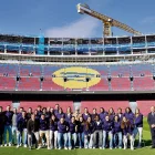 La plantilla del Barça Femení va visitar el Camp Nou i es va fotografiar sobre la gespa on divendres es va entrenar l’equip masculí. - FCBARCELONA