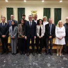 Els guardonats, amb el jurat i membres de l’ajuntament de Mollerussa. - J.GÓMEZ