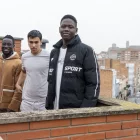 Abdou, Mohamed i Lidasse, ahir en un pis de Sant Joan de Déu. - PAU PASCUAL PRAT