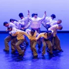 L’actuació del grup de ball italià Nough Company, que es va proclamar ahir guanyador del certamen. - JORDI ECHEVARRIA