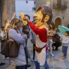 La cercavila i el taller d’art floral van ser els protagonistes de la tarda d’ahir. - JORDI ECHEVARRIA