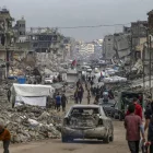 Gazians als carrers del devastat enclavament després de més de dos anys d’ofensiva israeliana. - EUROPA PRESS