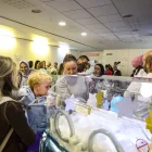 Un dels incubadors de la planta de nounats de l’Arnau de Vilanova exposat ahir per al Dia Mundial de la Prematuritat. - INGRID SEGURA