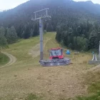 Una màquina trepitjaneu, l’estiu passat a la base de l’estació de Tavascan. - TAVASCAN