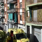 Moment en què el ferit era portat fins a l’helicòpter que el va evacuar al Vall d’Hebron. - C.SANS