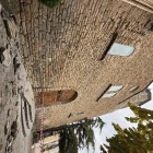 Diversos trossos de pedra van caure de la teulada del temple. - EDGAR ALDANA