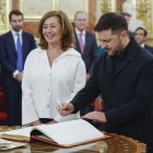 La presidenta del Congreso, Francina Armengol , y el presidente del Senado, Pedro Rollán, este martes con el presidente de Ucrania, Volodímir Zelenski, en el Salón de los Pasos Perdidos en el Congreso de los Diputados en Madrid