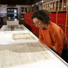 Els documents de l’IEI, com aquest de la imatge, tenen un gran valor històric. - ORIOL BOSCH/ACN