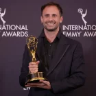 Oriol Pla, amb el guardó a millor actor. - EFE/EPA/SARAH YENESEL