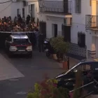 Veïns concentrats a prop del lloc dels fets. - EUROPA PRESS