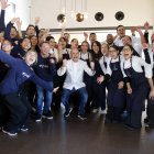 L'equip de la Boscana, amb el seu xef Joel Castanyé al centre, celebren la segona estrella Michelin.