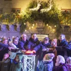 Compte enrere de l’alcalde i dels regidors amb nens de la Coral Infantil Nova Cervera. - LAIA PEDRÓS