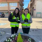 Les dos joves que participen en el projecte d’inclusió. - A.A.S.