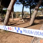 Una zona de pícnic del parc de l'Hostal del Fum, a Palau-solità i Plegamans, precintada