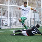 Yafa prova de frenar amb una escombrada Bosch, que li salta per sobre per seguir amb l’atac. - INGRID SEGURA