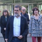 Els expresidents de l'ANC Jordi Sànchez i Elisenda Paluzie, amb la exmembre del Secretariat de l'entitat, Sònia Urpí i l'actual membre del Secretariat, Josep Cruanyes, a la Ciutat de la Justícia, en una foto d'arxiu,