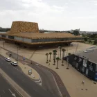 Vista del palau de congressos de la Llotja, ubicat a l’avinguda de Tortosa, i els voltants. - AMADO FORROLLA