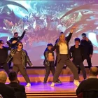 Actuació ahir del grup Urban Dance de Down Lleida a l’Espai Orfeó. - JORDI ECHEVARRIA
