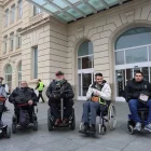 Alguns usuaris que es van desplaçar ahir en transport públic des de diferents punts de la província. - SEGRE