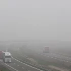 La boira densa complica la circulació en carreteres del pla de Lleida - AMADO FORROLLA