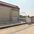 El pavelló i el camp de futbol de Bellvís.