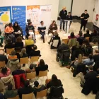 L’acte es va portar a terme a la sala Alfred Pereña i representants de cada entitat van llegir el manifest. - AMADO FORROLLA