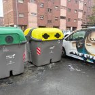 Crema una illa de contenidors a Lleida i queden afectats tres cotxes i una furgoneta