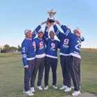 L’equip lleidatà aixeca el trofeu de Campions d’Espanya que va guanyar a Huelva.