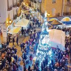 La plaça de l'Església, el carrer Sió i el carrer Sant Joan acullen les parades d'artesania i agroalimentació.