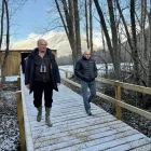 Jordi Sargatal (esquerra) va visitar ahir la zona recuperada. - MARTA LLUVICH/ACN