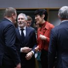 El ministre de l'Interior del govern espanyol, Fernando Grande-Marlaska, i la ministra d'Inclusió Social i Migracions, Elma Saiz, a la reunió d'aquest dilluns a Brussel·les.