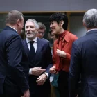 El ministre de l’Interior, Fernando Grande-Marlaska, i la de Migracions, Elma Saiz, ahir a Brussel·les. - CONSELL DE LA UE