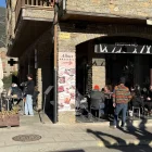 Visitants ahir en un restaurant a peu de carretera a Rialp, a prop de les pistes de Port Ainé. - EDGAR ALDANA
