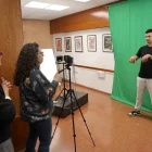Enregistrament d’un dels vídeos en llengua de signes catalana a la seu de l’entitat. - AMADO FORROLLA