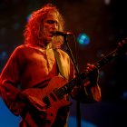 Robe Iniesta durante un concierto en Madrid en 2024.