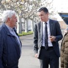 El conseller d'Agricultura, Òscar Ordeig, amb el president de la Comunitat General de Regants dels canals d'Urgell, Amadeu Ros, abans de la reunió a la Casa Canal.