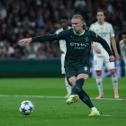 Haaland, en el moment de llançar el penal que va significar l’1-2. - EFE/ KIKO HUESCA