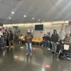 Usuaris amb màscares ahir al CAP de rambla Ferran. - MARC CARBONELL