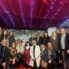 Representants de l’associació i polítics, a la casa del Pare Noel de Democràcia i Remolins. - ASSOCIACIÓ DE COMERCIANTS DE DEMOCRÀCIA I REMOLINS