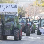 Més d’un centenar de tractors es van mobilitzar ahir a Tàrrega durant gairebé cinc hores. - LAIA PEDRÓS