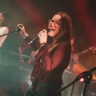 La cantant Paula Milara durant la seua actuació final. - ISMAEL BOLDÚ