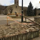 Danys en una vorera al poble de Taüll.