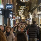 L’Eix Comercial es va omplir de gent tant al matí com a la tarda. - PAU PASCUAL PRAT