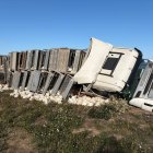 Bolca un camió de pollastres a Ossó de Sió, a l’Urgell