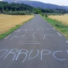 Pintada contra la MAT a la carretera de la Pobla a Aramunt.