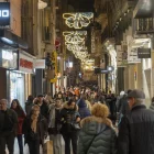 L’Eix Comercial de Lleida va presentar ahir, tant al matí com a la tarda, una bona afluència. - PAU PASCUAL PRAT