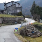 El camí té limitat l’accés de vehicles pesants. - C.SANS