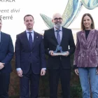 El lleidatà Òscar Palazón, dissabte amb el premi, entre responsables del Consell de Mallorca. - CONSELL DE MALLORCA