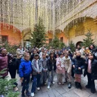 Un grup d’alumnes, ahir durant la seua actuació al pati de l’Institut d’Estudis Ilerdencs. - IEI