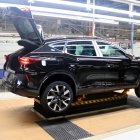 Les comprovacions de la part final de la cadena de muntatge dels cotxes a la fàbrica de Seat.